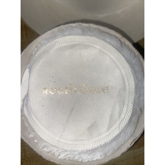 Barely Used ROGER & GALLET Silkening Dusting Powder Talc 4.5 Oz RARE Vintage - Picture 6 of 8